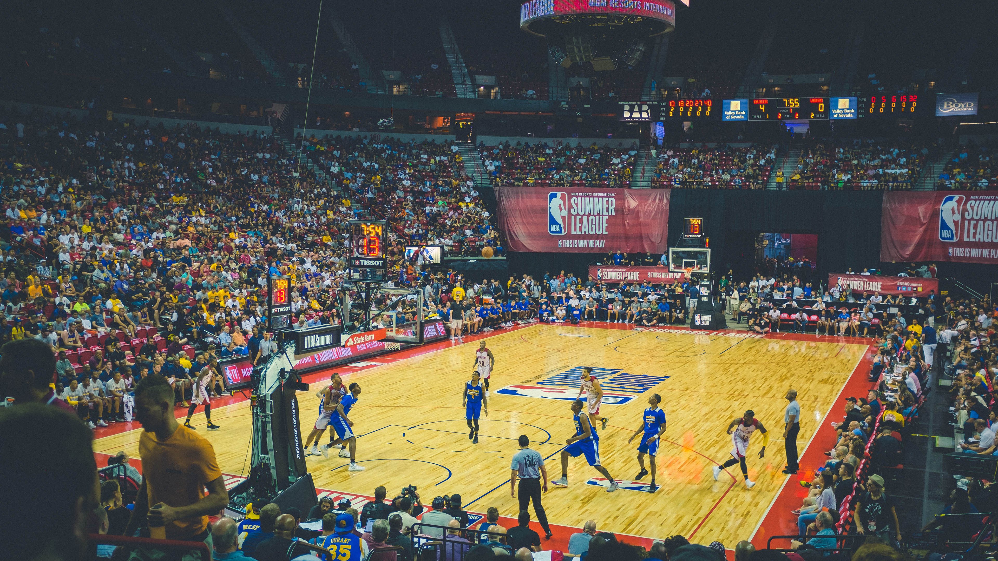 国王外线精准,球队火力稳定,国王队内线