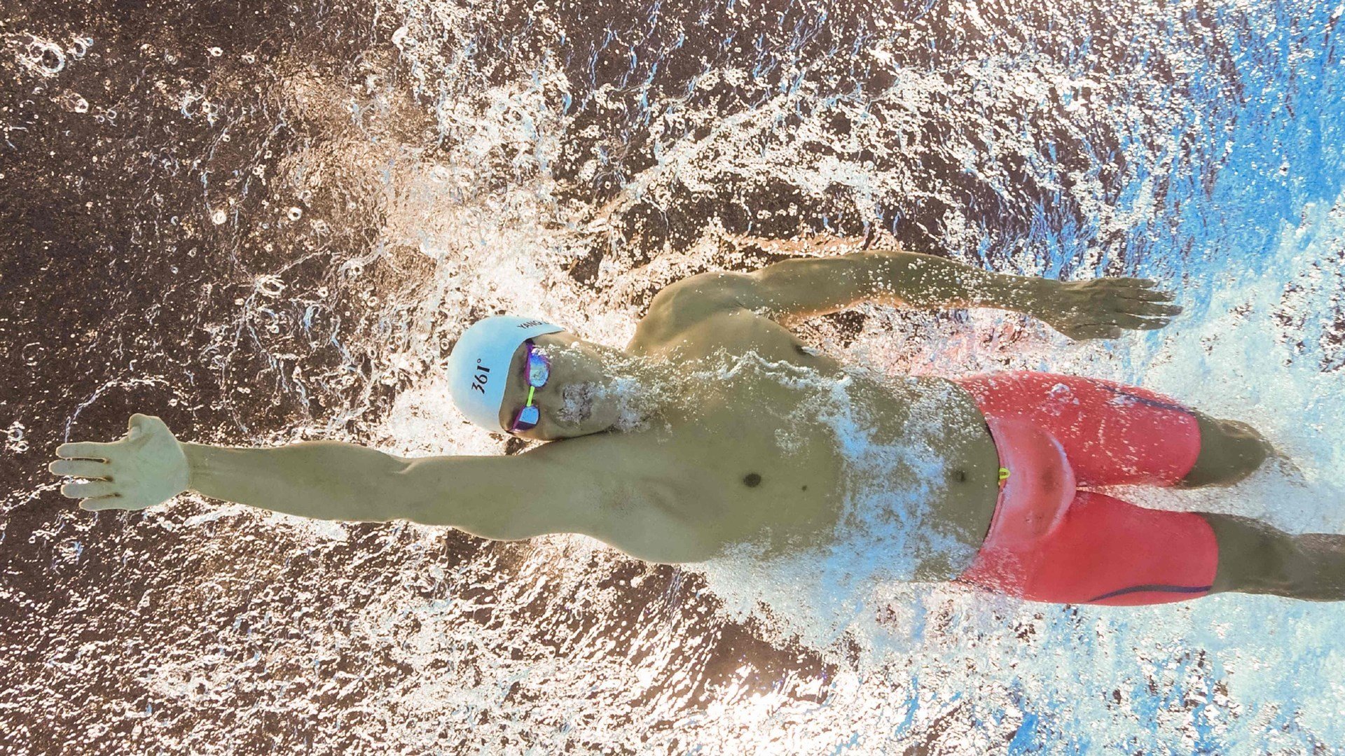 KPL舞台高度曝光32米巨幕亮相像在看科幻大片，kpl比赛现场